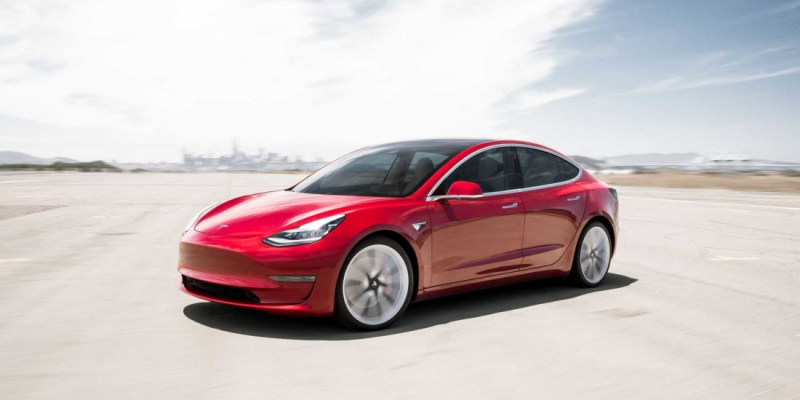 Tesla vylepšuje svoje modely a sází na ještě lepší výkony