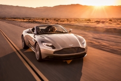Jeden z nejhezčích kabrioletů byl oficiálně odhalen. Aston Martin představil model DB11 Volante