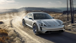 Porsche Mission E Cross Turismo představuje budoucnost elektromobilů