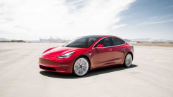 Tesla vylepšuje svoje modely a sází na ještě lepší výkony