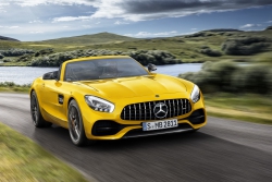 Mercedes-AMG GT Roadster přichází s novým osmiválcem naladěným na 522 koní