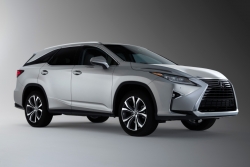 Sedmimístný Lexus RX L zamíří do Česka jako hybrid